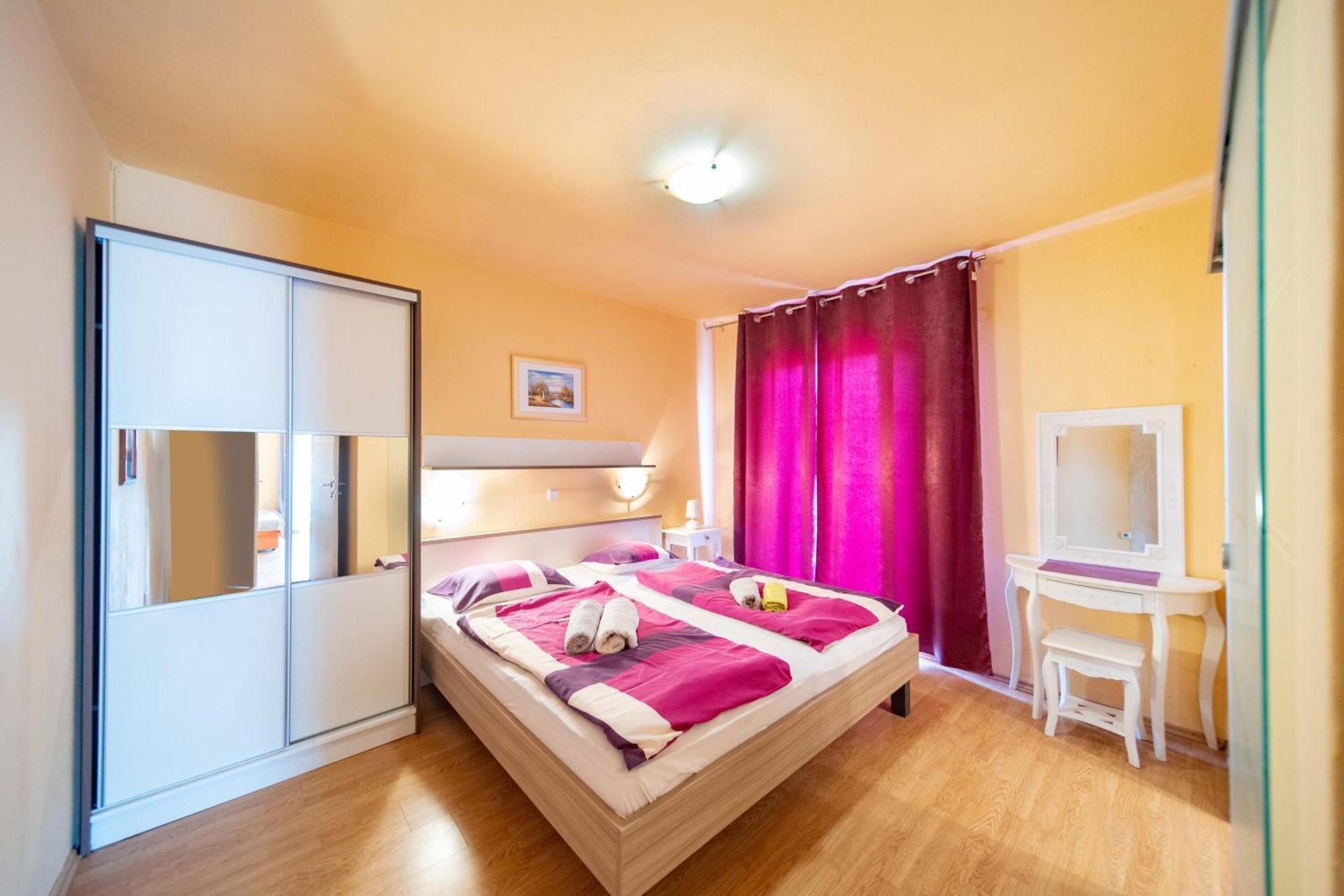 Guesthouse Mira Rab Town Exterior photo