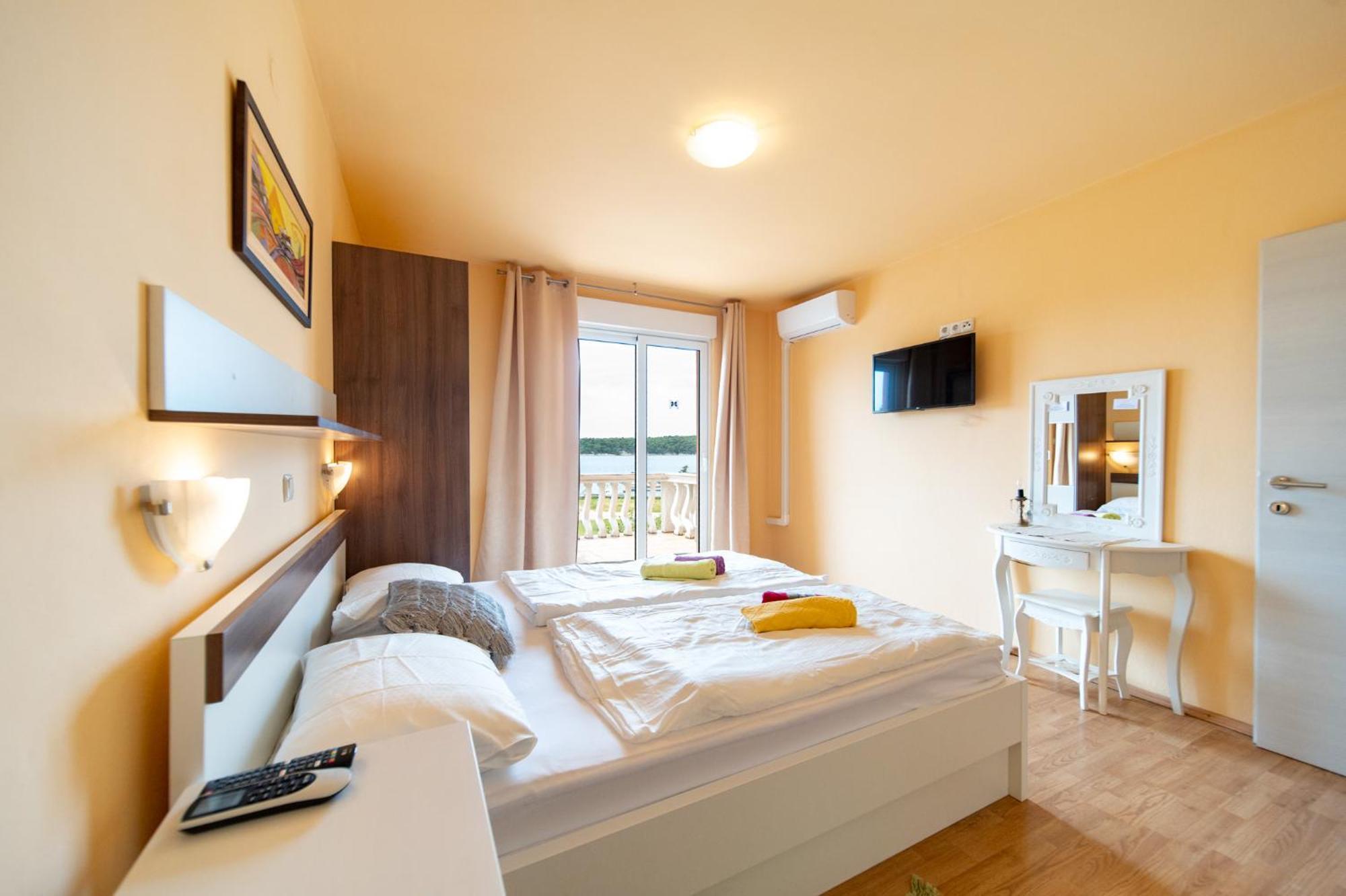 Guesthouse Mira Rab Town Room photo