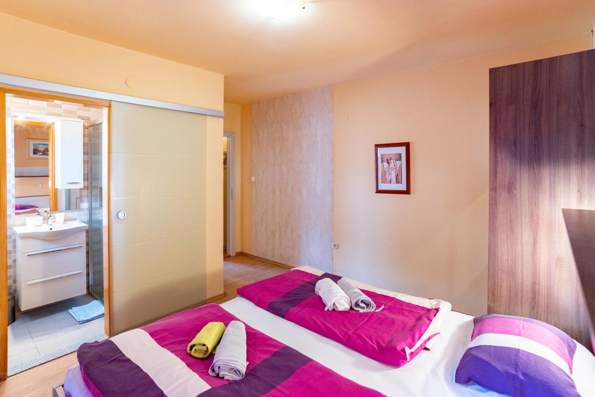 Guesthouse Mira Rab Town Room photo