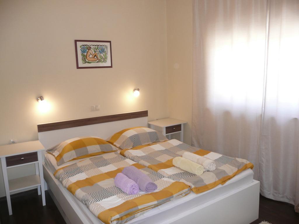 Guesthouse Mira Rab Town Exterior photo