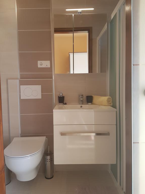 Guesthouse Mira Rab Town Exterior photo