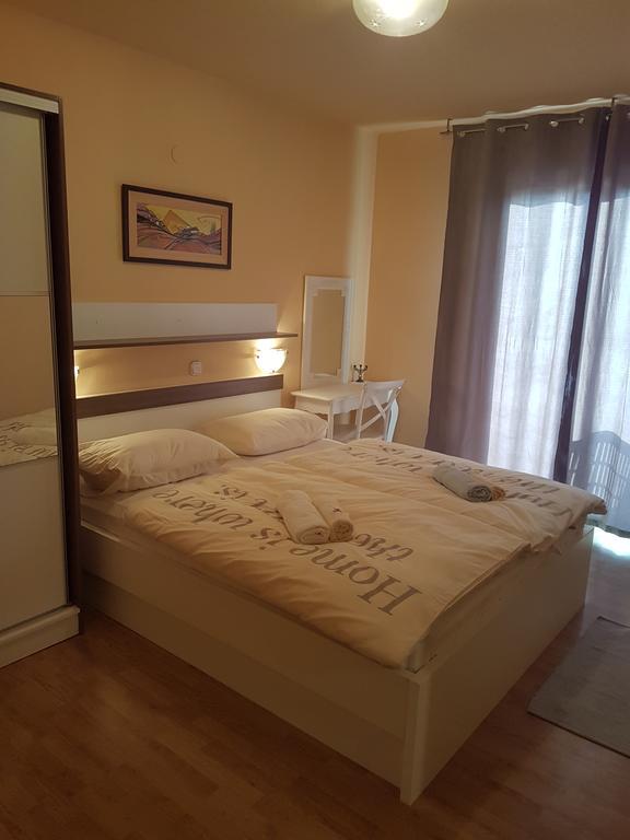 Guesthouse Mira Rab Town Exterior photo
