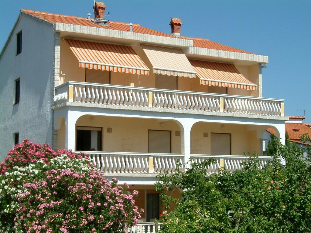 Guesthouse Mira Rab Town Exterior photo